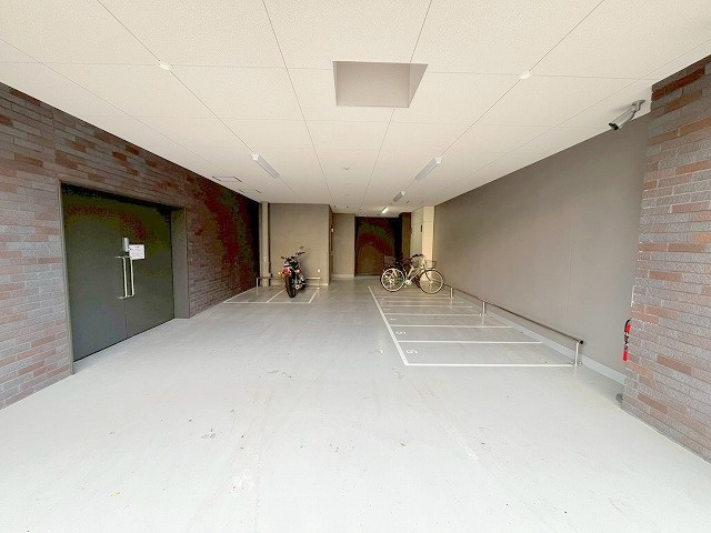 プレジオ東三国の駐車場