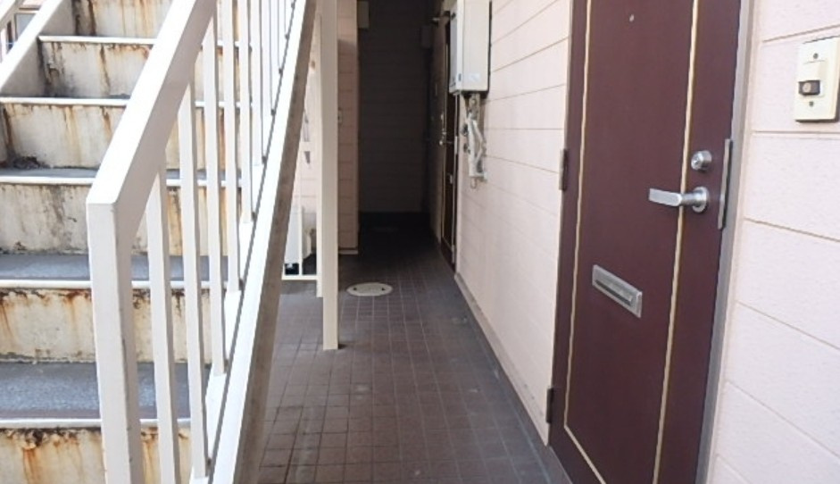 フラットイン蓮根のロビー