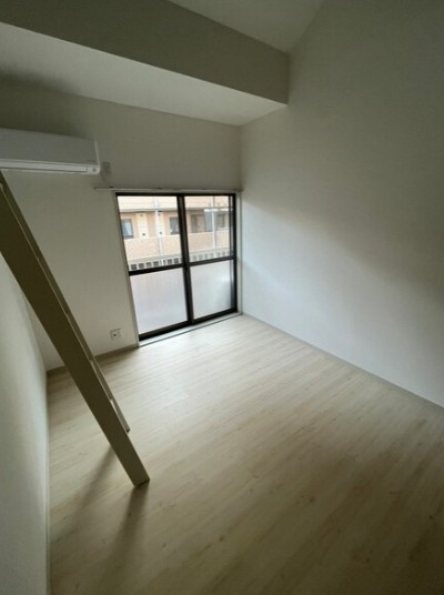 フラットイン蓮根の洋室