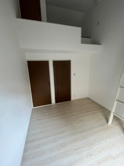 フラットイン蓮根の洋室