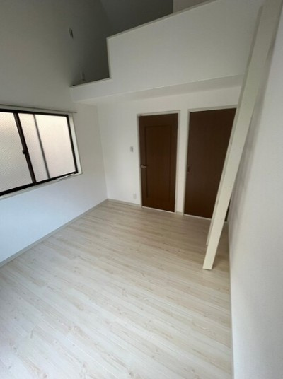 フラットイン蓮根の洋室