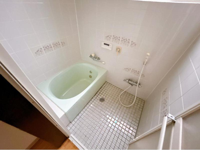 【浴室】 | つくば市城山　中古戸建 | 清潔感のある浴室はゆったり浸かれて日頃の忙しさから解放してくれます(^^♪