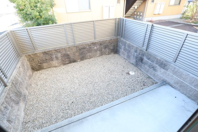 シュウメゾンＡの庭