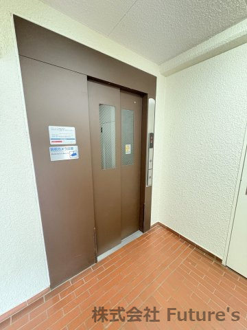 グレースハイツ三郷のその他共用部分|エレベーター付きのマンションになります