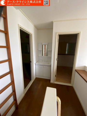 【その他】 | 野田市西三ヶ尾 | 各階に洗面スペースを確保したゆとりある設計。2階の洗面台は、主寝室や子ども部屋からも使いやすく、朝の混雑緩和や来客時の使い分けにも便利です。家族の暮らしやすさを考えた、ワンランク上の住まい。