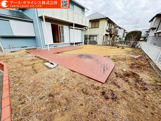 【庭】 | 野田市西三ヶ尾 | 土地約86坪のゆとりを活かした広々としたお庭。家庭菜園やガーデニングはもちろん、お子様の遊び場やドッグランとしても活用可能。四季を感じながら過ごせる贅沢なプライベート空間です。