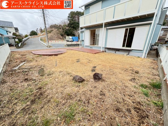 【庭】 | 野田市西三ヶ尾 | 陽当たりの良い庭スペースは、家族の憩いの場にぴったり。休日にはバーベキューやティータイムも楽しめます。敷地の広さがあるからこそ実現できる、ゆとりある暮らしが魅力です。