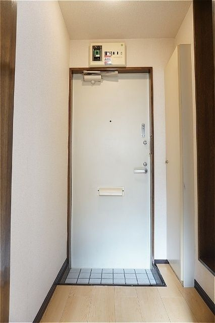 ルーブル弐番館の玄関