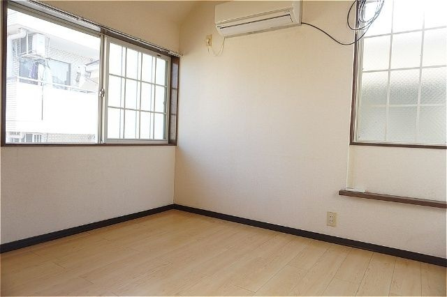 ルーブル弐番館の居間・リビング