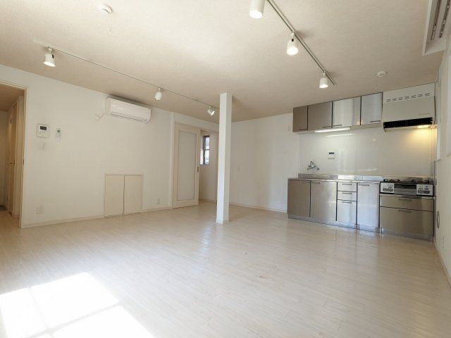 グレーシャーブルーの洋室