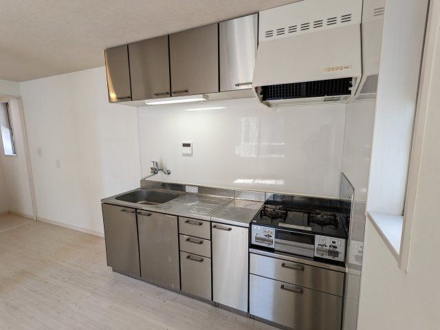 グレーシャーブルーのキッチン