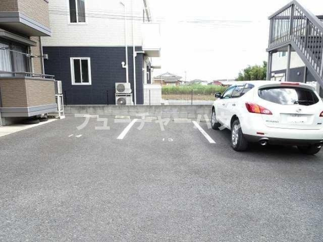 サンフィール　Ｃの駐車場