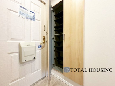 【玄関】 | ダイアパレス北3条 | 住まう人も来客も入った時にワクワクさせてくれるオシャレな玄関♪
収納もたっぷりあるので、靴がたくさんあっても安心！
気持ちの良い朝は、毎日ここからスタートしていきます♪