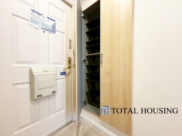 【玄関】 | ダイアパレス北3条 | 住まう人も来客も入った時にワクワクさせてくれるオシャレな玄関♪
収納もたっぷりあるので、靴がたくさんあっても安心！
気持ちの良い朝は、毎日ここからスタートしていきます♪