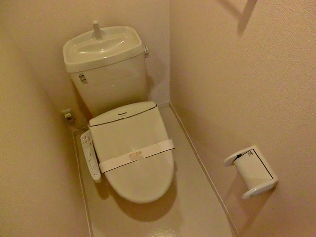 クローバーハウスのトイレ|温水洗浄便座です♪