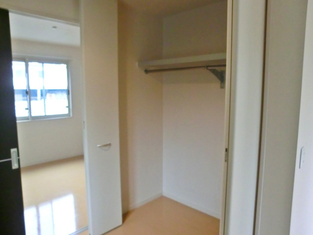 クローバーハウスの収納|クローゼットタイプの収納です♪