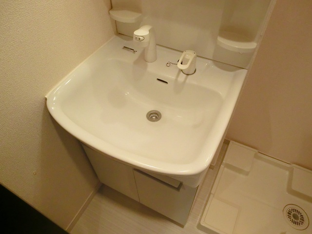 クローバーハウスの洗面所|温水シャワー付洗面化粧台です！