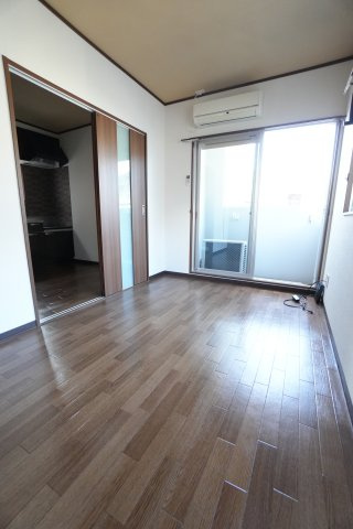 アイランドビル１６の居間・リビング