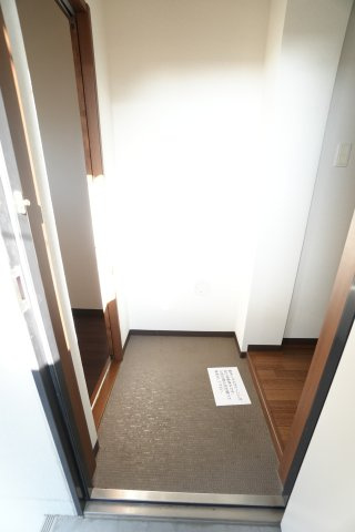 アイランドビル１６の玄関