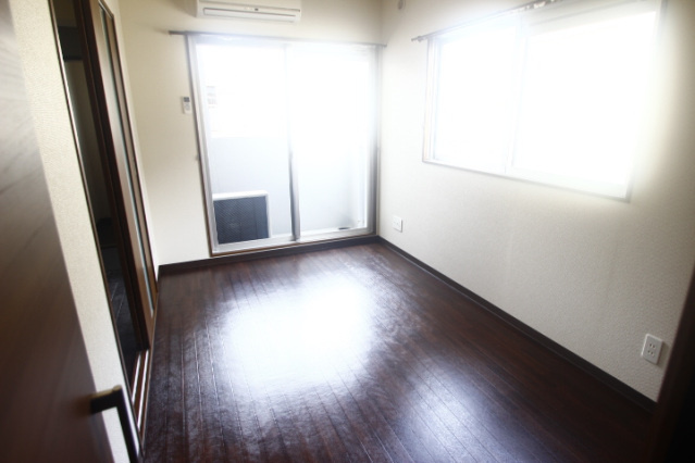 アイランドビル１６の居間・リビング