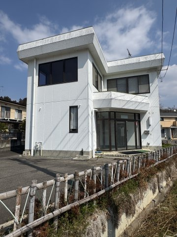 想定年間賃料　192万　想定利回り　11.4％　鉄骨造の外観