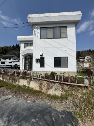 想定年間賃料　192万　想定利回り　11.4％　鉄骨造の外観