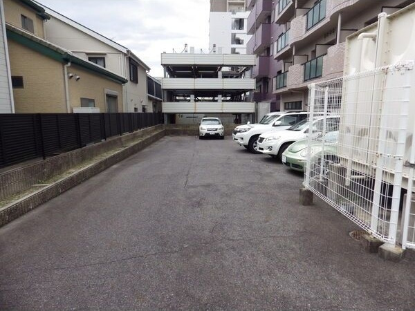 ベルコリーヌ瑞穂の駐車場