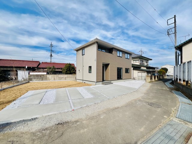 高崎市藤塚町の前面道路含む現地写真|駐車も焦らずできます♪