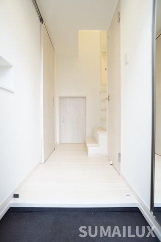 ADC日赤通ベルヴィルの玄関