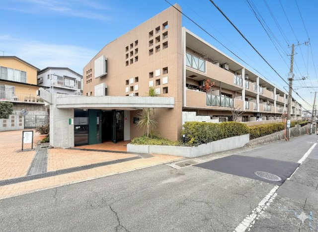 エステヴィラ横浜上永谷の外観|◆管理体制良好なマンションです。清潔感のあるエントランスに開放感のある住環境。
