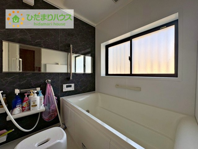 高萩市安良川　中古戸建の浴室|清潔感のある浴室は自分一人のリラックス空間を演出してくれます。もちろんお子様と一緒でも十分な広さがあり快適です(^^♪