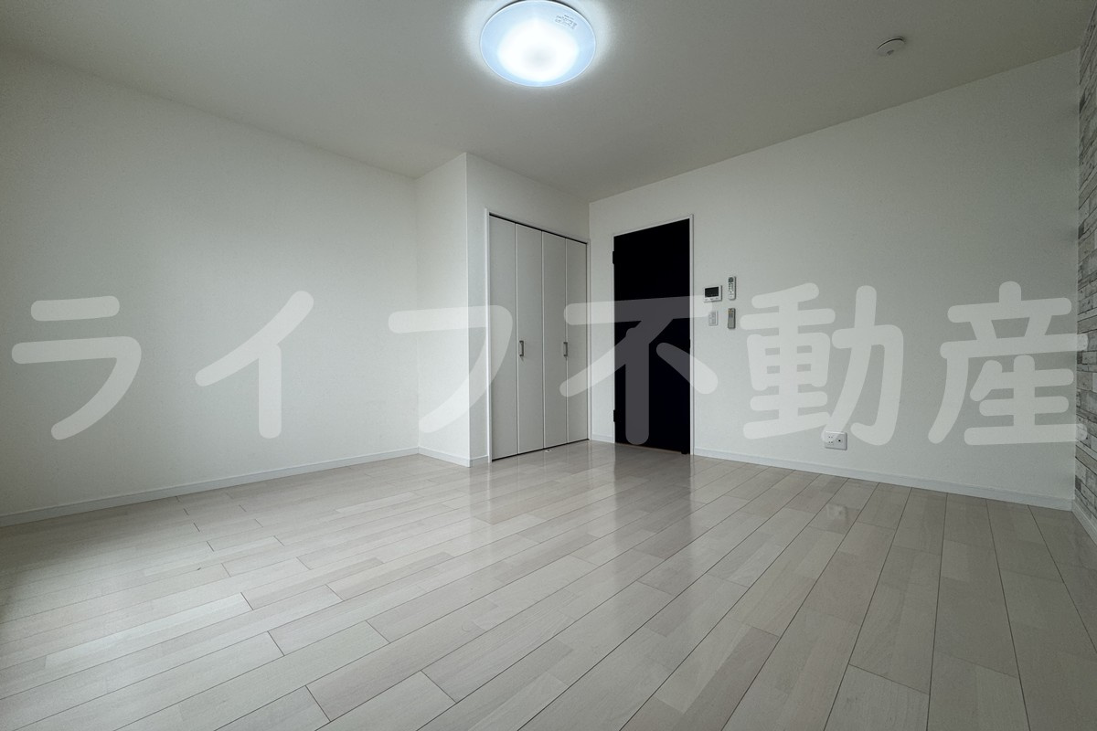 EXハイツMITO B棟の居間・リビング|こちらの居間で趣味の時間をお楽しみください