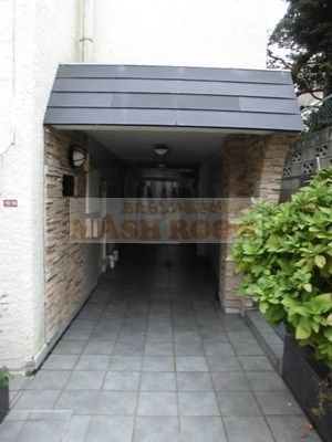 メゾン西荻窪のエントランス