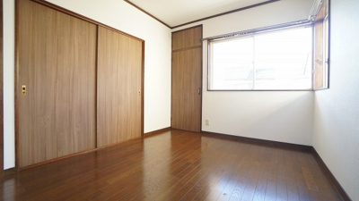 【洋室】 | 廿日市市宮園上５丁目　４ＬＤＫ＋ＷＩＣ戸建て | ２Ｆの６帖洋室
日当たり良好、収納も充実