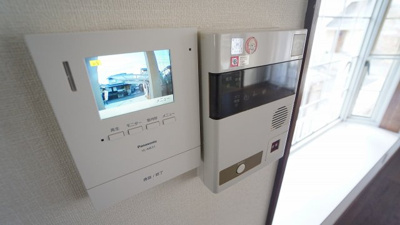 【防犯設備】 | 廿日市市宮園上５丁目　４ＬＤＫ＋ＷＩＣ戸建て | ＴＶモニタインターホン、火災報知器つき