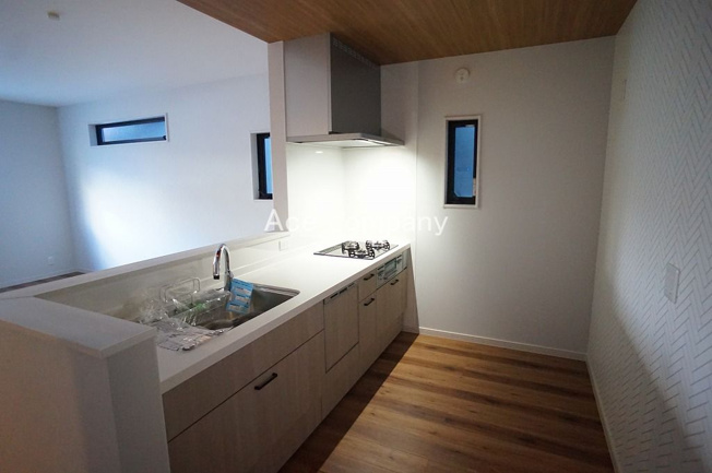 【キッチン】 | 生野区舎利寺1丁目 | 食洗機付きのシステムキッチン☆3口ガスコンロ☆キッチンスペースに床下収納付きです♪