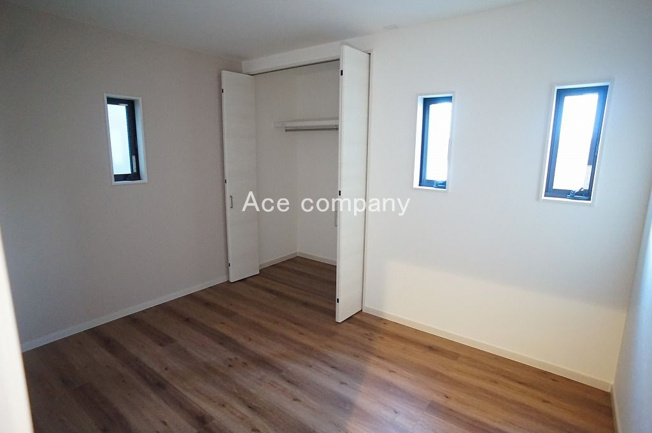 【子供部屋】 | 生野区舎利寺1丁目 | 【2階：洋室6帖】クローゼット完備です♪