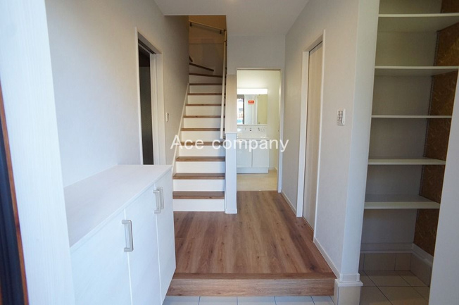 【玄関】 | 生野区舎利寺1丁目 | 充実の玄関収納！シューズボックス・シューズクローク完備です！