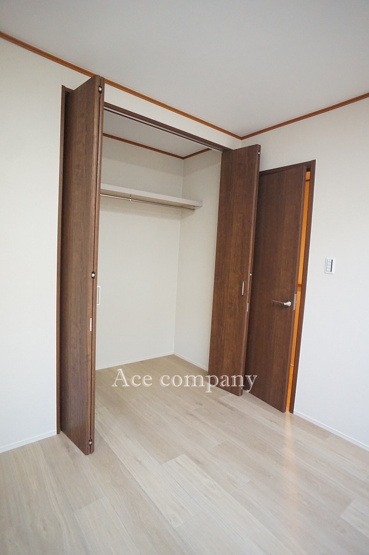 【寝室】 | 東大阪市渋川町2丁目 | 【2階：ゆったり洋室8帖】クローゼット完備です♪