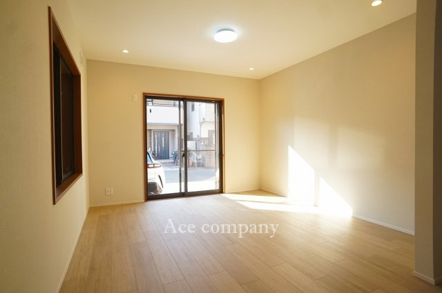 【居間・リビング】 | 東大阪市渋川町2丁目 | 【LDK：約15帖】