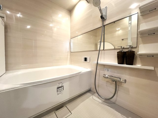 アーバンパレス室見河畔の浴室|
清潔感溢れるバスルーム☆
浴室乾燥システムなど嬉しい機能が充実♪日々の疲れを癒します☆