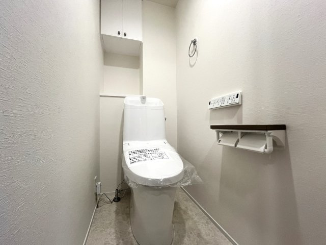 アーバンパレス室見河畔のトイレ|縦型トイレはお掃除などお手入れがしやすく常に清潔に保ちやすいですよ♪