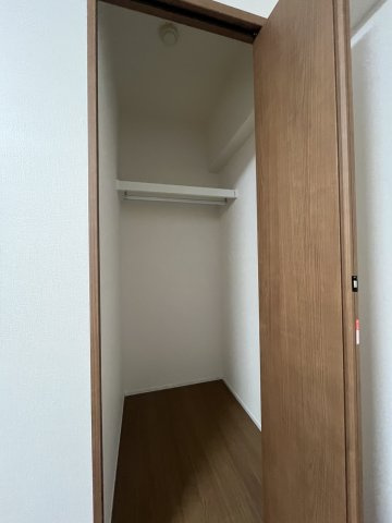 アーバンパレス室見河畔の収納|
天井まである収納♪長いものも収まりそうですよね！