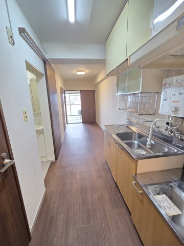 サンハイツ高崎　中古マンションのキッチン|ダイニングキッチンの別アングルです。