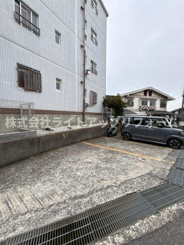 滝谷グリーンハイツの駐車場