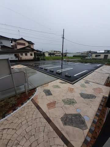 ジェントリー　ウエストの駐車場