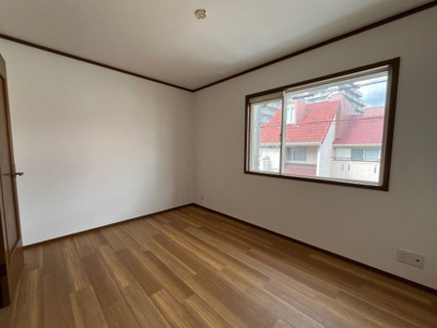 【洋室】 | 井吹台東町３丁目中古テラス | 窓が大きいので明るいお部屋です。約6.0帖あります