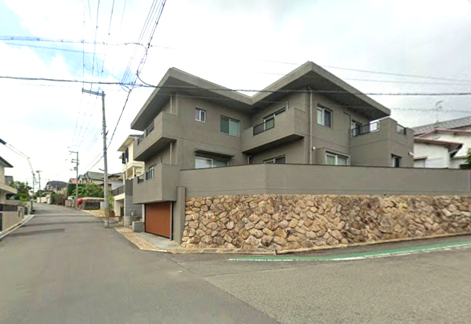 宝塚市千種4丁目の前面道路含む現地写真