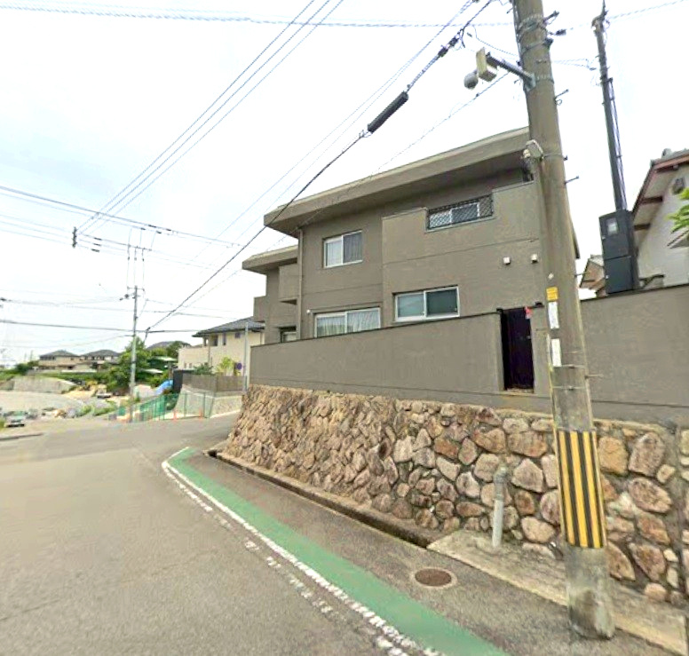 宝塚市千種4丁目の前面道路含む現地写真