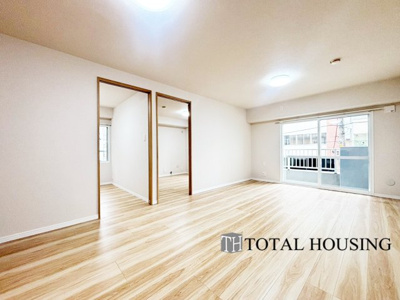 【居間・リビング】 | シャンボール植物園第二 | 家族みんなが爽やかに健やかに過ごせるように、溢れる光をたっぷり取り込んだリビングダイニング。集いの場、憩いの場としての快適性を求めたやすらぎの空間です。